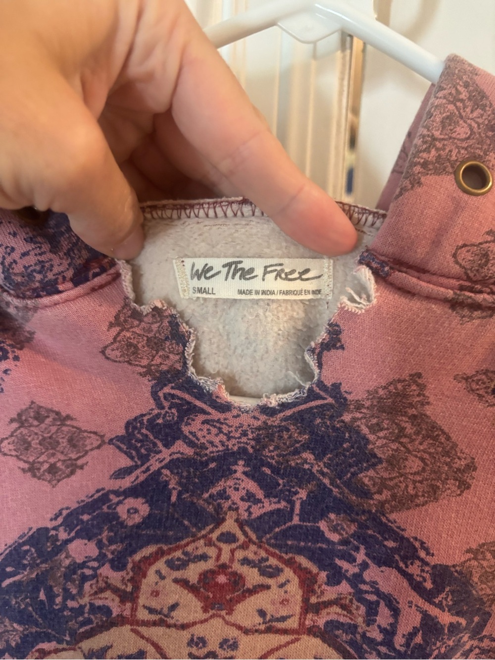 We The Free it’s a vibe oversized hoodie - Picture 4 of 5